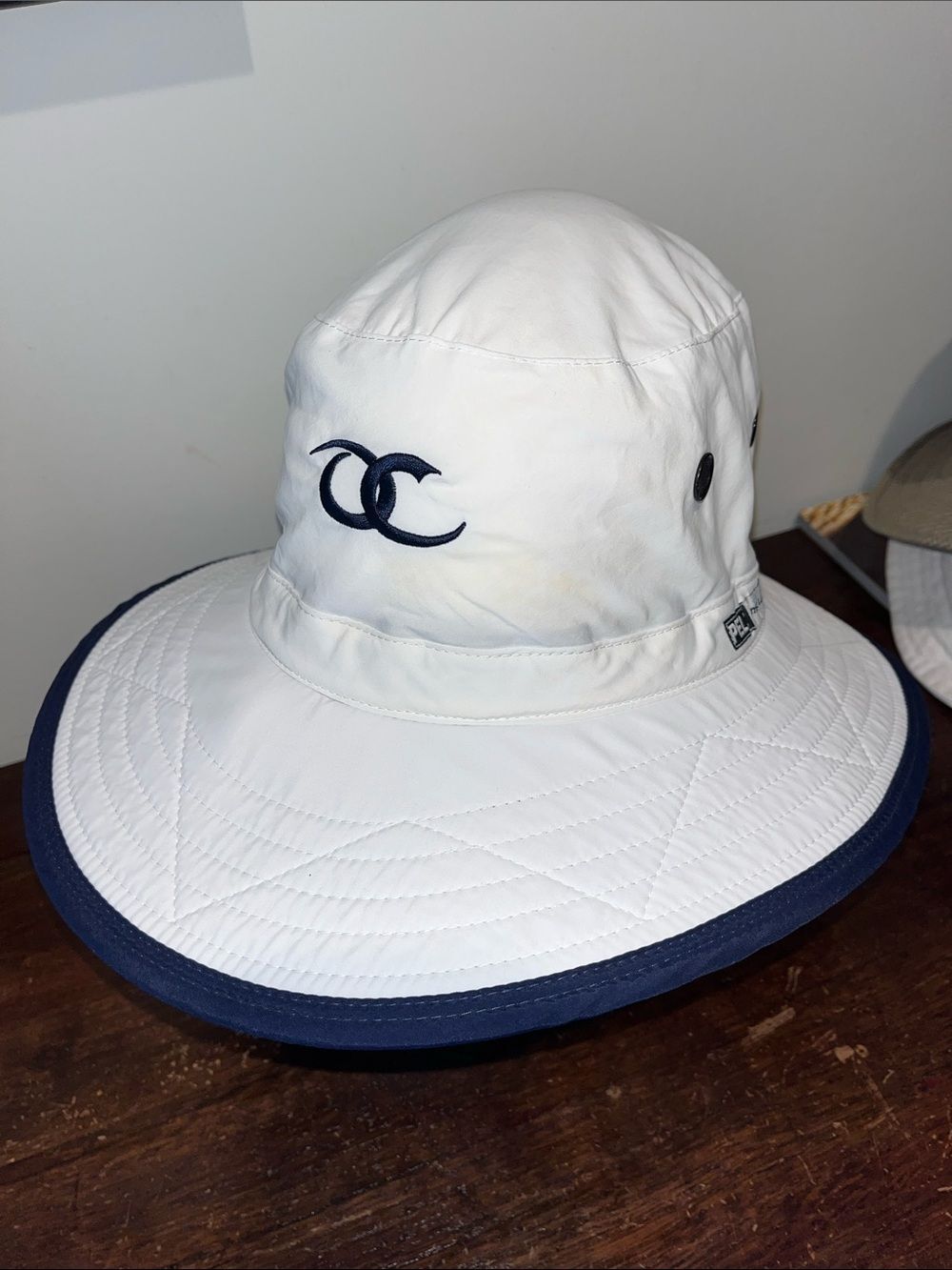 Pelz Wide Brim Nylon bucket golf cap hat old Chatham Country clubXL White / Blue